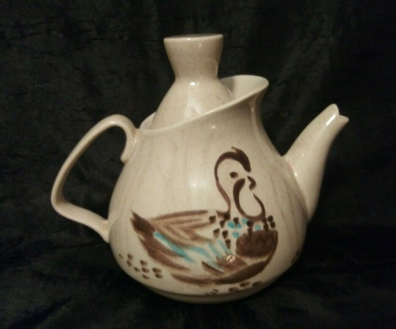 Red Wing Bob White Quail Teapot With Lid.